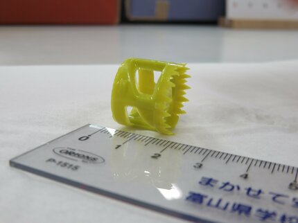 リンゴカラフルサラダにプラスチック混入？紙パックのふただった