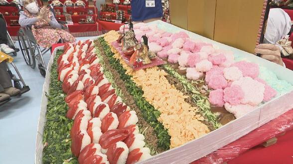 ひなまつりで“巨大”ちらしずしに挑戦　ごはんのキャンバスに描かれた”春の四重奏”　富山市の老健施設　|　富山のニュース｜天気・防災｜チューリップテレビ