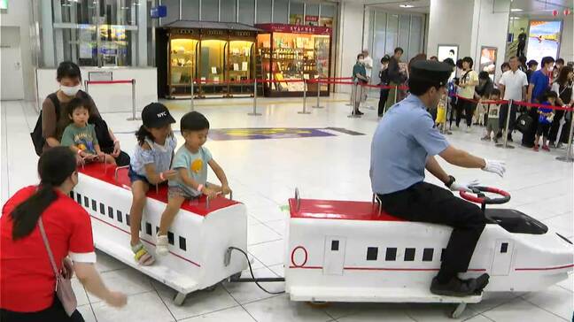 「出発進行!」九州新幹線全線再開を前に鹿児島中央駅改札内を開放 盛り上げイベント|TBS NEWS DIG