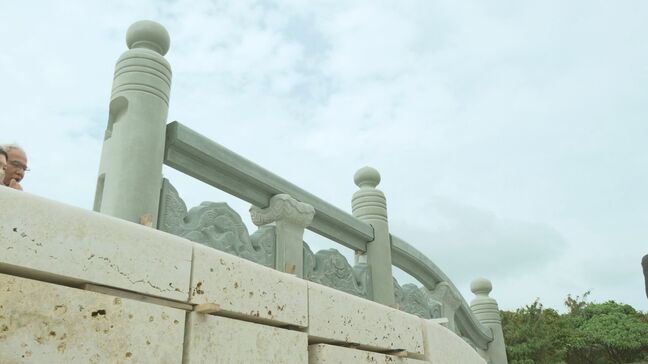 【写真多数】首里城再建の一環で復元「世持橋」の特徴的彫刻「勾欄羽目」が完成し報道公開|TBS NEWS DIG