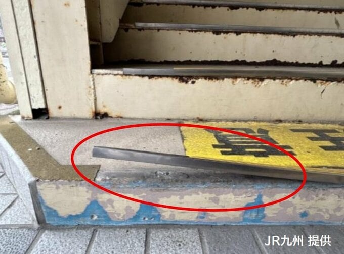 駅舎内で転倒　浮き上がった滑り止め用の金具にひっかかり利用客がけが【長崎・長与町】|TBS NEWS DIG