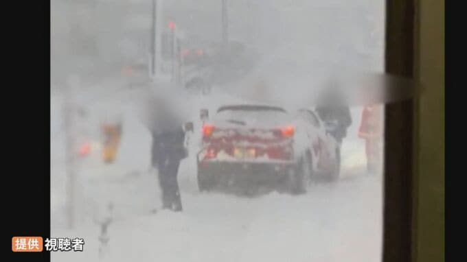 今季一番の寒気で大雪　JR境線の踏切内で車が立ち往生　一時列車の運転見合わせ　|　BSSニュース | BSS山陰放送