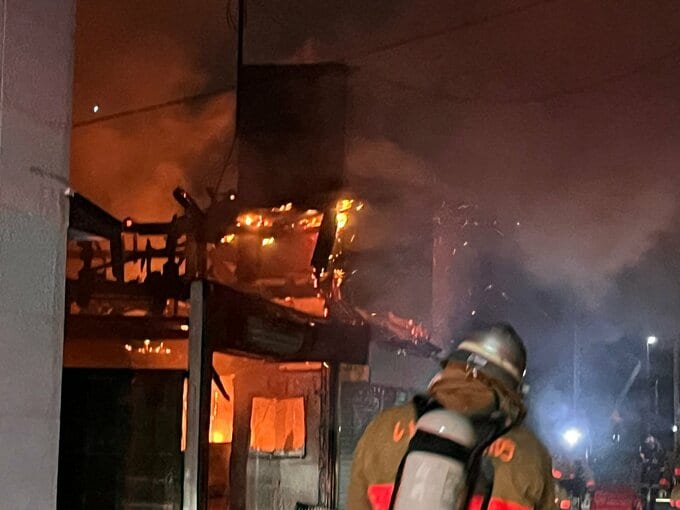 深夜に住宅街で火災　住宅など2棟全焼、男性1人けが　福島・いわき市　|　福島のニュース│TUF