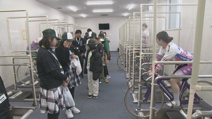 別府競輪場で職業体験会　小学生や高校生が模擬レースの運営に挑戦　大分|TBS NEWS DIG