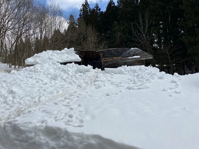 「屋根が崩落した」除雪作業中に屋根抜け落ちる　3人が一時下敷きに　福島・北塩原村　|　福島のニュース│TUF