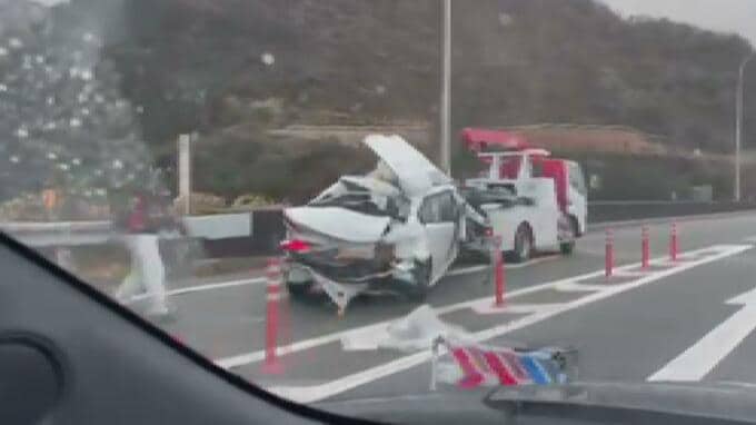 高速道で大型トラックと乗用車が接触し2人けが　愛媛・西条市|TBS NEWS DIG