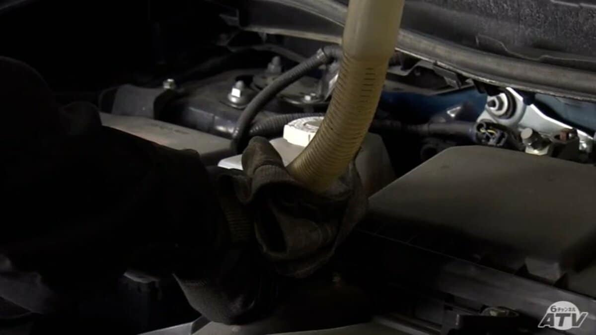 「ここまで物が入ってこないというのが初めて」車に欠かせないエンジンオイルの入荷…