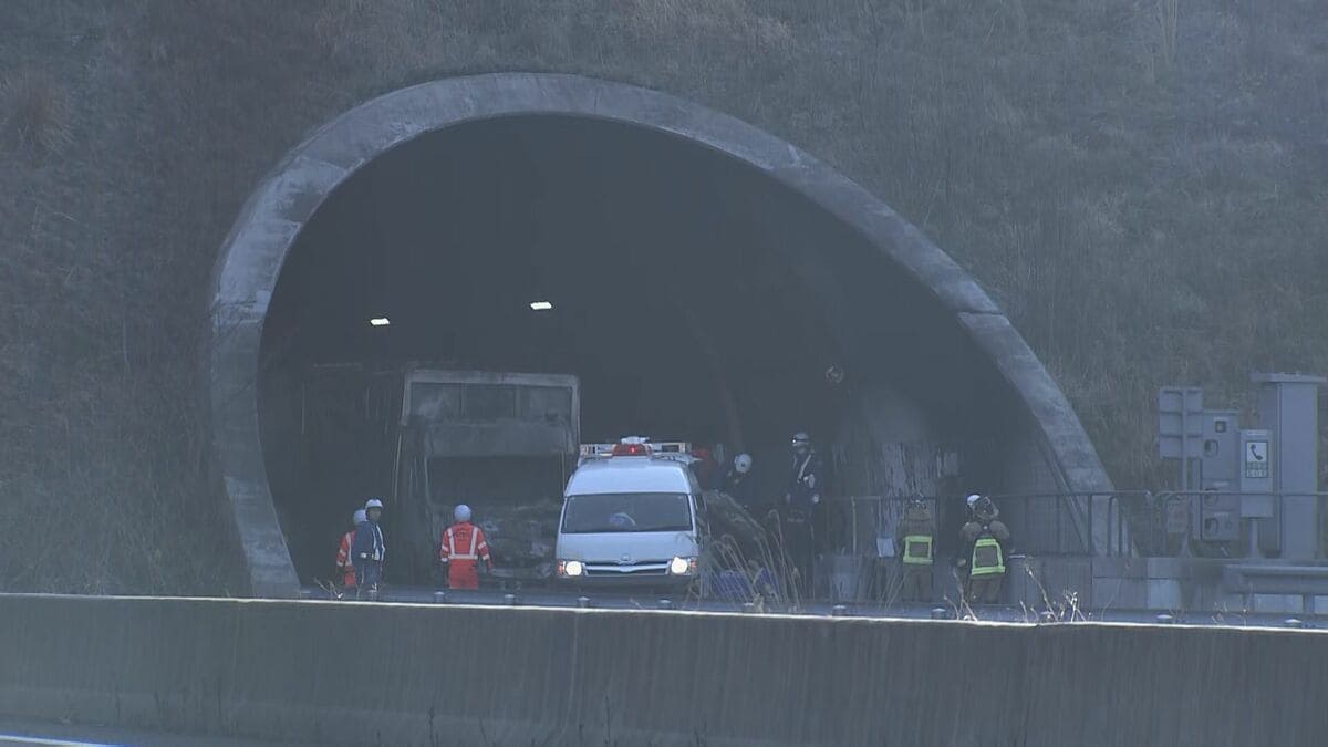【速報】新名神高速上下線で通行止め菰野IC～亀山西JCT　トンネルで大型トラックが追突　車両火災で少なくとも4人死亡