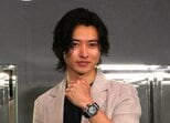 【 山﨑賢人 】　300万超えの腕時計　身につけ登場　「最高のつけ心地です」　今後の挑戦は〝料理〟|TBS NEWS DIG