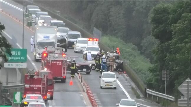高知自動車道高知IC～伊野IC間で軽トラックが燃える・けが人有無不明、一時通行止めも|TBS NEWS DIG
