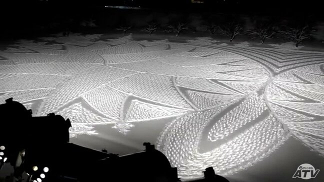 「冬の田んぼアート」が完成! 手がけたのは第一回の作品を担当したフランスのスノーアーティスト「サイモン・ベックさん」設計図は頭の中 青森県田舎館村|TBS NEWS DIG