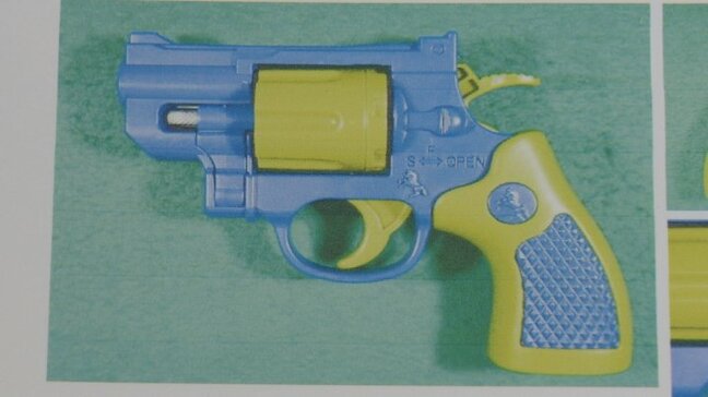 中国製のおもちゃの拳銃に実弾の発射機能 クレーンゲームの景品などで全国に1万6000丁が流通か 警察が回収を呼びかけ 山梨|TBS NEWS DIG