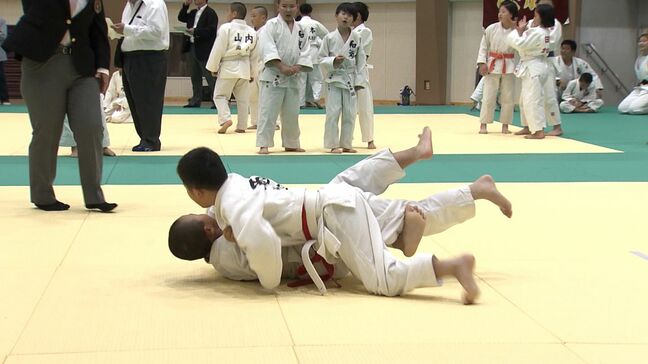 「技をかけ続けて諦めない」岡山県内の小学生約220人が参加 RSK杯柔道選手権大会【岡山】|TBS NEWS DIG