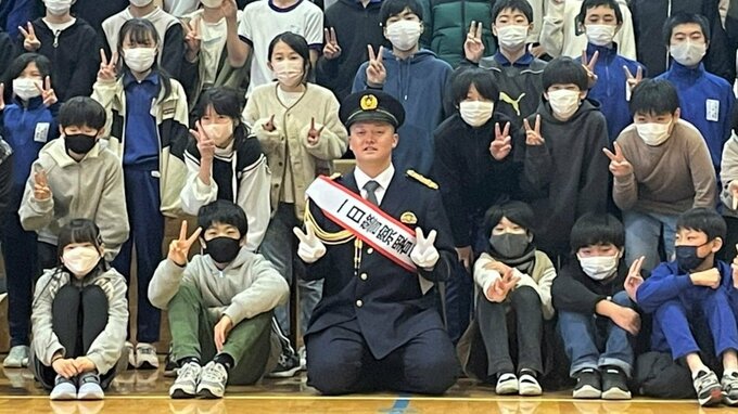 DeNA・牧秀悟、地元長野・中野市で一日警察署長に！WBCでは「日本を代表する選手になって世界一目指したい」|TBS NEWS DIG