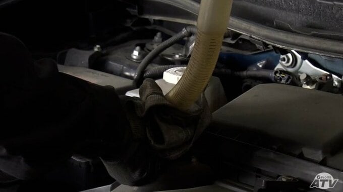 「ここまで物が入ってこないというのが初めて」車に欠かせないエンジンオイルの入荷が4月上旬から停止　在庫不足に悩む自動車整備工場　中東情勢悪化で石油製品の供給不足の影響が青森県内にも…|TBS NEWS DIG