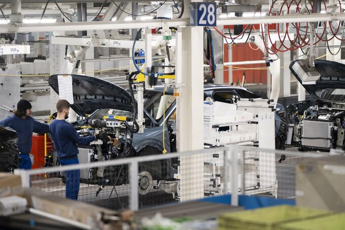 フランス政府、欧州部品の優先求める－ステランティスとルノーに