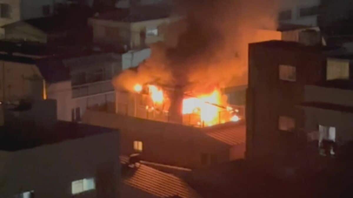 フォルマー　HOスケール　火事の家 火事】長崎くんちの傘鉾も手掛ける彫刻店「彫美堂」ビルが半焼 家族4人