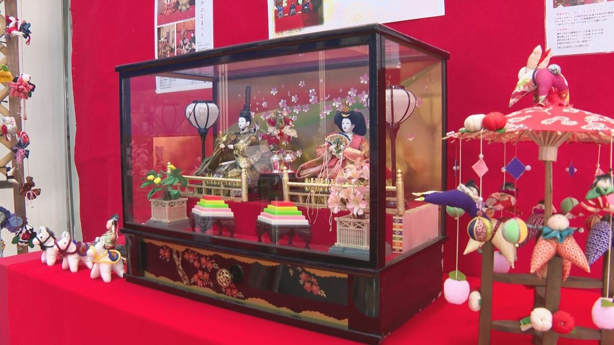 大分空港に5市1町のお雛様が集結　ひな巡り2026