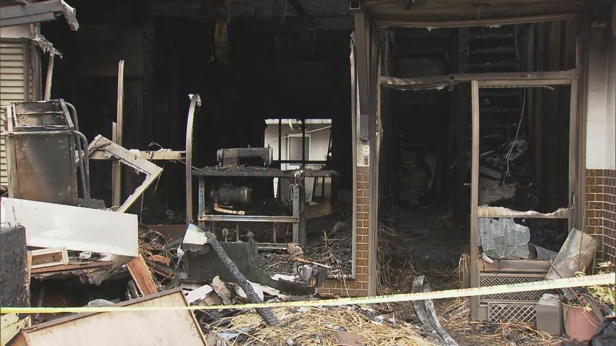 岐阜市の住宅密集地で火事 木造住宅が全焼 一人暮らしの84歳女性が両腕にやけど  