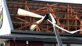 【速報】「店のまわりの物が飛んで、屋根がはがれた」と通報　うどん店の屋根が吹き飛ばされるなどの被害　竜巻か突風が原因か【岡山・倉敷市】|TBS NEWS DIG