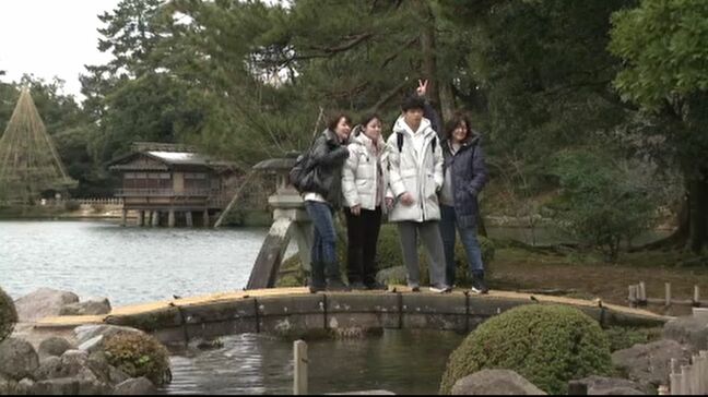 早咲きの梅の花ほころび始める 金沢市・兼六園の梅林 20種類200本 本格開花は2月から3月|TBS NEWS DIG