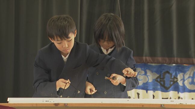 伝統芸能の「糸あやつり人形」で児童生徒が交流 山口・周南|TBS NEWS DIG