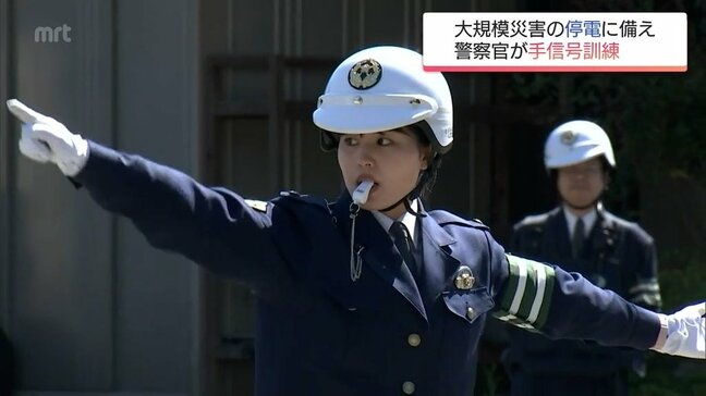 大規模災害時の停電に備えて 高千穂町で若手警察官が手信号で交通整理の訓練|TBS NEWS DIG