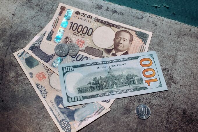 【日本市況】円は158円台前半、米金利急低下で債券上昇－株式も反発
