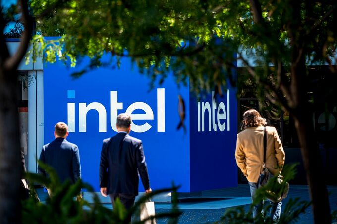 インテル株急伸、業績見通し受け楽観論広がる－事業好転に期待