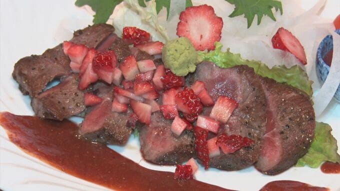 イチゴを「サラダ」「お吸い物」「ピザ」に…新作"いちご料理"がお披露目される　農園では暖冬の影響も　|　BSSニュース | BSS山陰放送