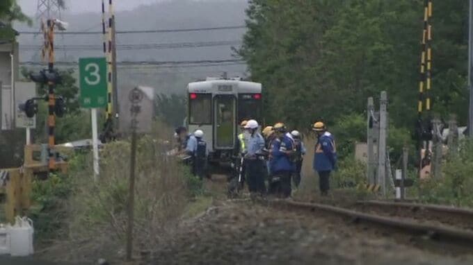 JR磐越東線の踏切で列車にはねられ男性死亡　遮断機降りた後に入ったか　一時運転見合わせ　福島・いわき市|TBS NEWS DIG