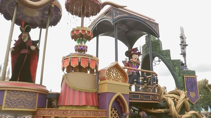 東京ディズニーリゾートのハロウィーンイベント明日1日開幕　6年ぶりリニューアルのパレード先行公開　テーマは“悪役”「白雪姫」「眠れる森の美女」などの悪役が勢揃い|TBS NEWS DIG