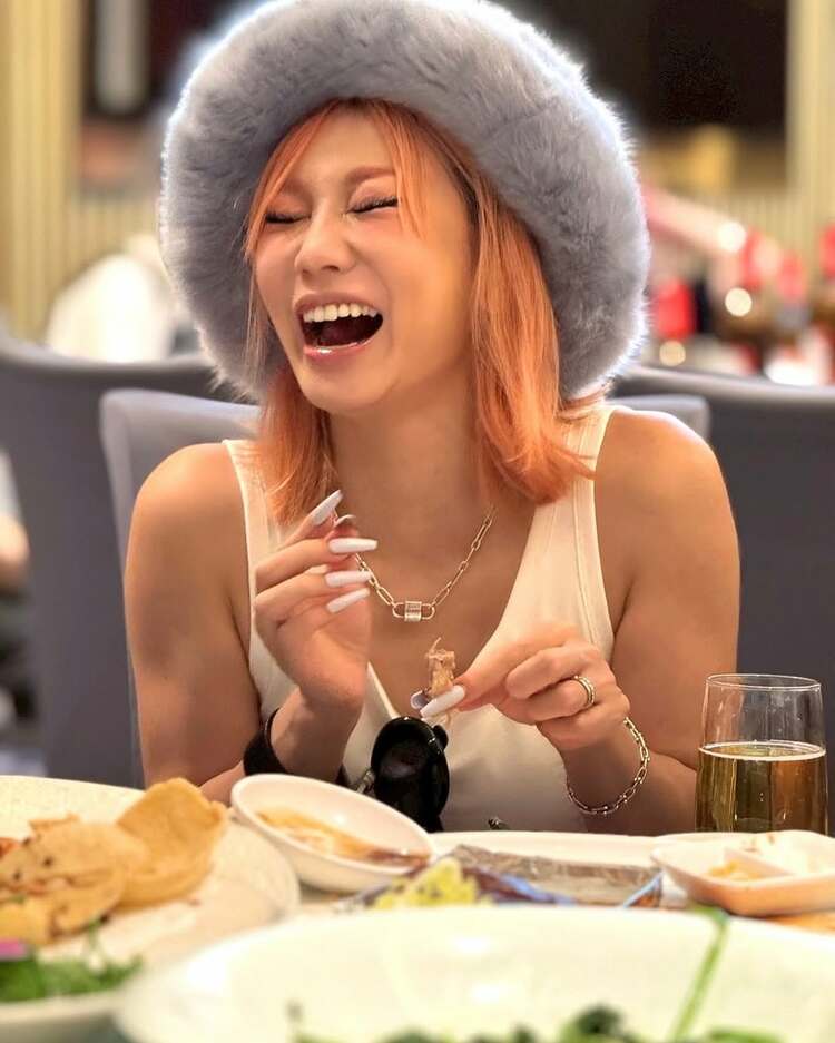 倖田來未 】 「ひゃーーー 呑んだらこんな顔なります。爆」 中国の