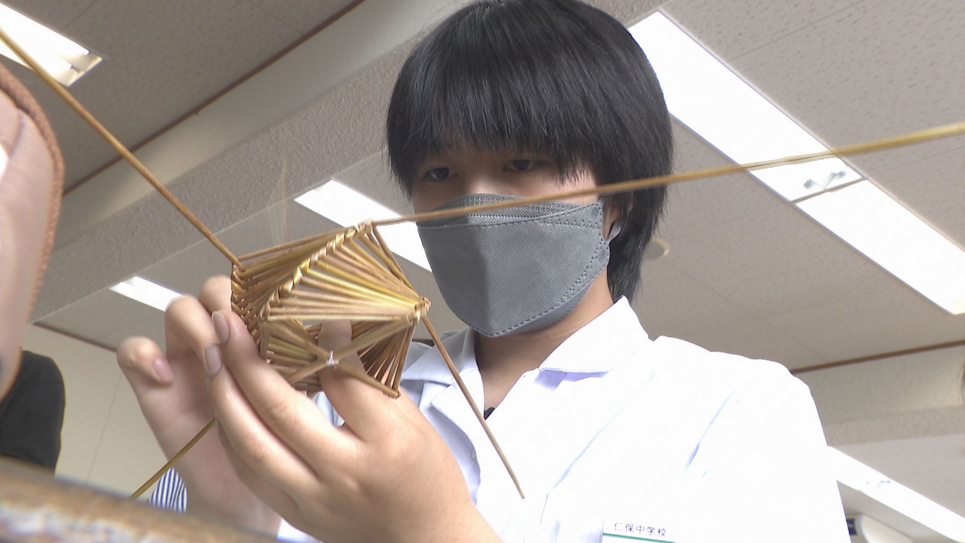 中学生が伝統工芸品“蛍かご”作り 大人になってもホタル飛び交う地元を