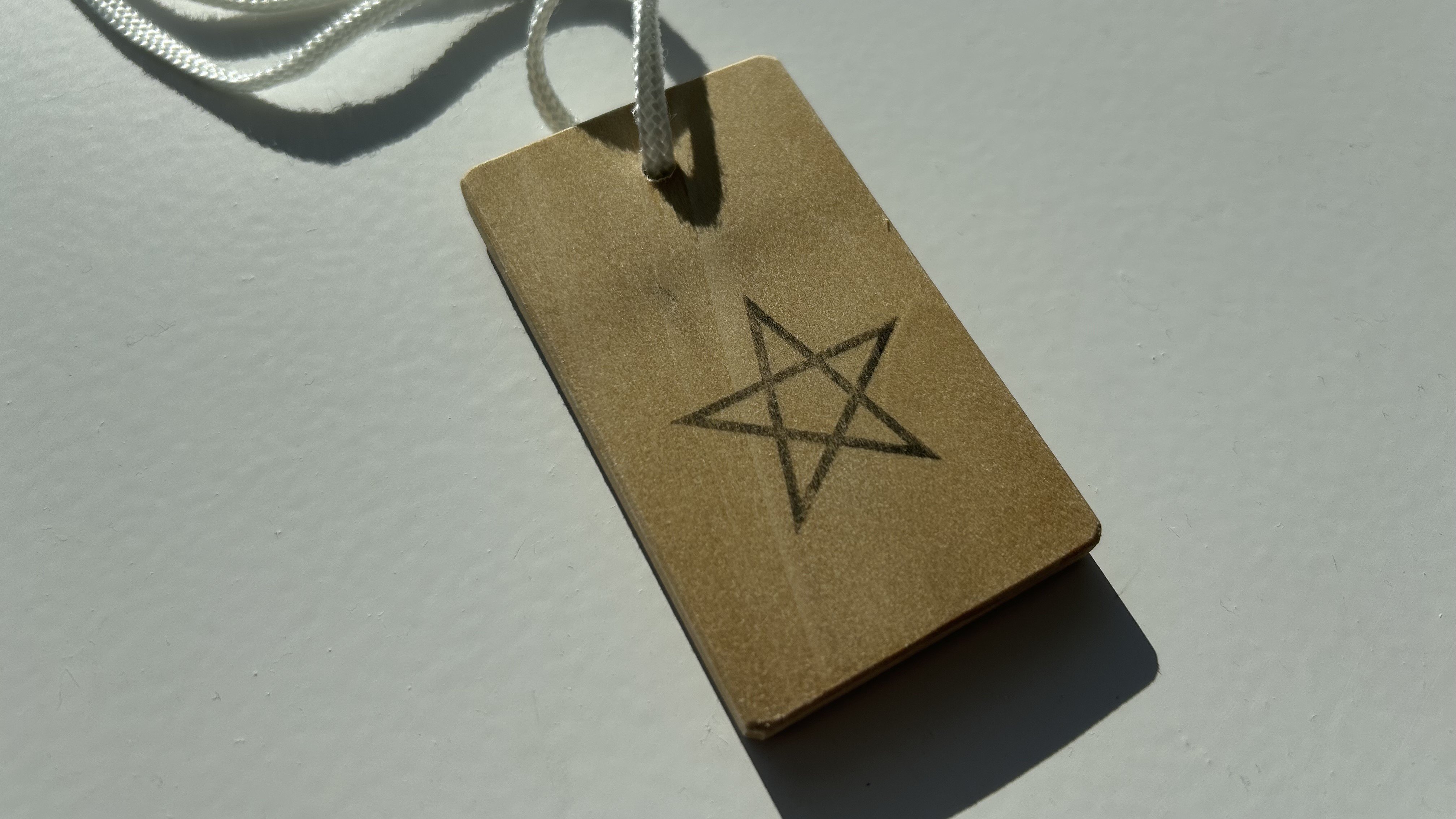 夏休みになると小学生に渡されるある「木札」今年から廃止 時代で変化