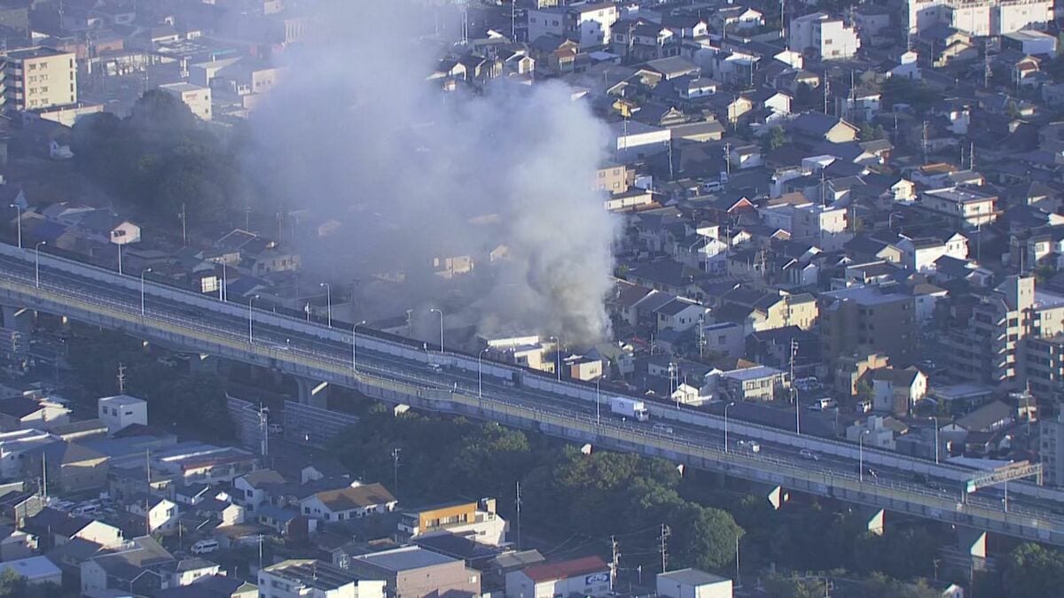 【速報】愛知･春日井市で住宅火災 けが人や逃げ遅れがいるかは不明 名古屋市との市境 消火活動続く 
