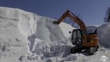 「食べると果汁が滴り落ちる感じ」八甲田山中で貯蔵の「雪室リンゴ」を掘り出し 新ブランドのリンゴ「雪乃果」として県内外に出荷予定 青森県 | 青森のニュース│ATV NEWS│青森テレビ