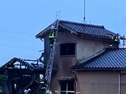 【実況見分】空き家の火事、火元は併設の物置か　管理者の73歳男性が午前中に薪ストーブ使用、引き続き詳細な原因調べる　富山・高岡市　|　富山のニュース｜天気・防災｜チューリップテレビ