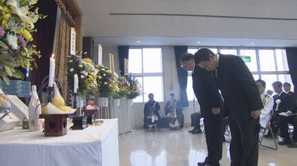 旧海軍記念・慰霊・同窓・OB会の記念章 沈没から83年…旧日本海軍の戦艦「陸奥」乗組員を追悼する慰霊祭 山口