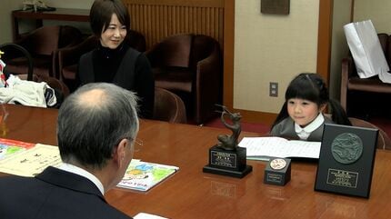 ▲01)【1点限り!】【希少本】恭仁山荘善本書影/内藤湖南/大阪府立図書館/小林写真製版所出版部/古文書/影印/昭和10年/和本/和書/和装じ本/A すごい賞だったからビックリ！」津山市の小学1年生 読書感想文で内閣