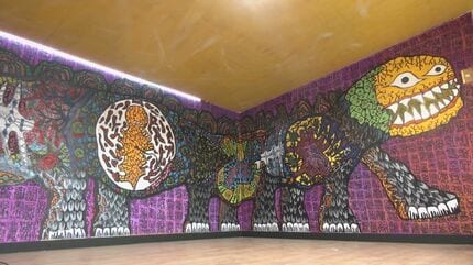 約10日間泊まり込んで描き上げた作品も… 障害者のアート約40点を展示