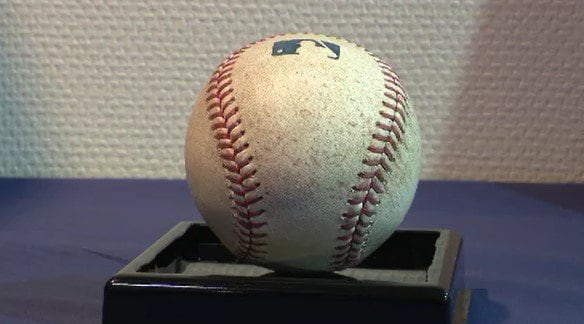 ドジャース「大谷翔平」「山本由伸」「佐々木朗希」3人が実際に投げたボールのお値段は…？総額484万円！！長野市の百貨店で展示販売…取材中に「村上宗隆」直筆サイン入りバットとユニフォームも入荷！　|　SBC NEWS | 長野のニュース | SBC信越放送