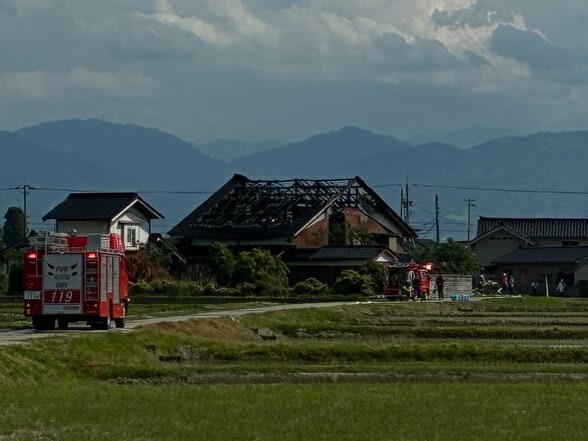 【続報】砺波市高波の住宅火災　約1時間半後に鎮火　けが人や延焼の情報なし　住民の無事も確認　富山　|　富山のニュース｜天気・防災｜チューリップテレビ