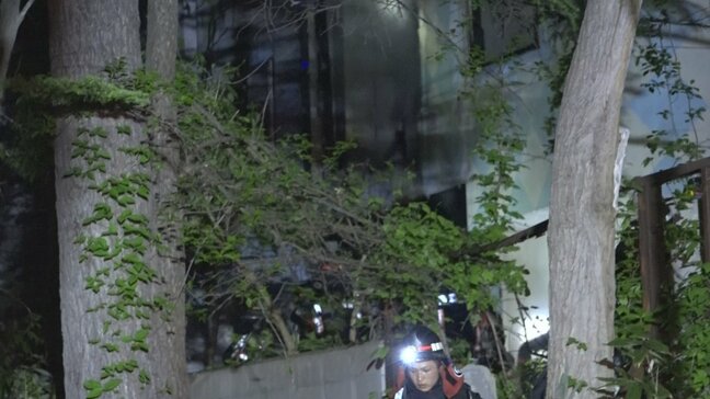 【詳報】電気も通っていない状態の旧モーテルが未明に全焼 国道101号沿いの宿泊施設だった建物から「火が見える」と通報 不審火の可能性も含めて捜査 青森|TBS NEWS DIG