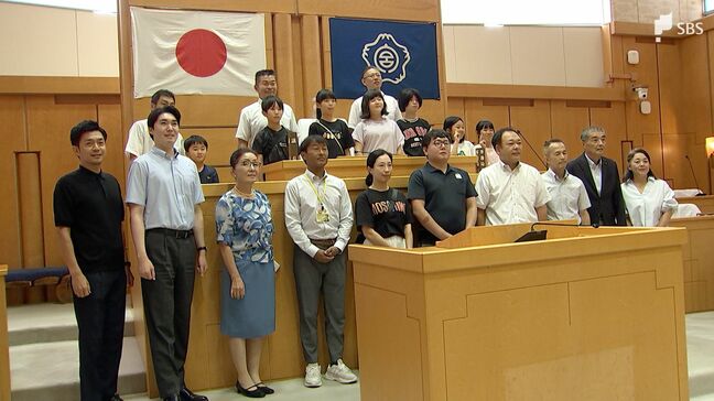 市議会議員を小学生4人が体験 議場で質問、議会や市政について関心深める=静岡・富士宮市|TBS NEWS DIG