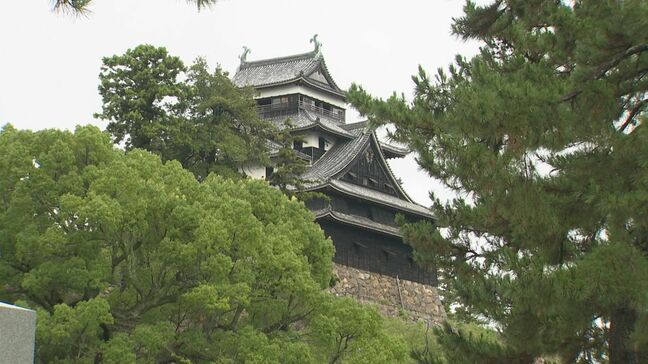 松江城 大雨警報で一時立ち入り禁止も 観光客がっかり その後警報は解除、立ち入り可能に ※11日午前9時半現在|TBS NEWS DIG