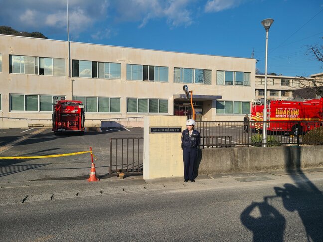 「爆発して煙が見える」地検岩国支部で火事…カセットボンベが爆発か?事件の可能性も視野に捜査 山口|TBS NEWS DIG
