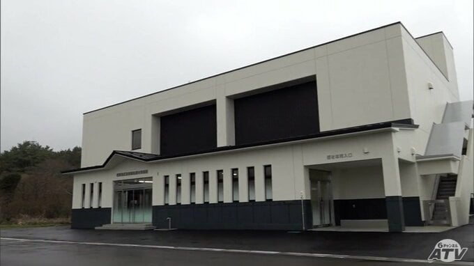 放射線を防ぐ専用の『避難施設』が青森県東通村に完成　放射性物質の流入防ぐ「エアロック室」や「避難室」など設置　4月から運用はじまる「地域の方々が安心できれば」|TBS NEWS DIG