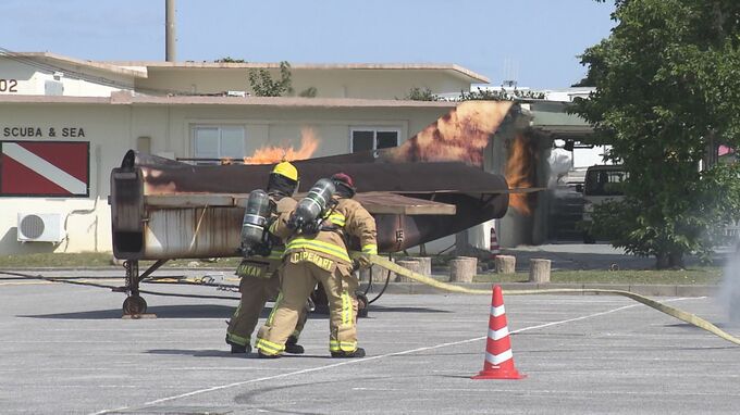 航空機事故を想定した日米合同訓練　日米18機関が消火活動や救助活動で連携を確認　|　沖縄のニュース｜RBC 琉球放送