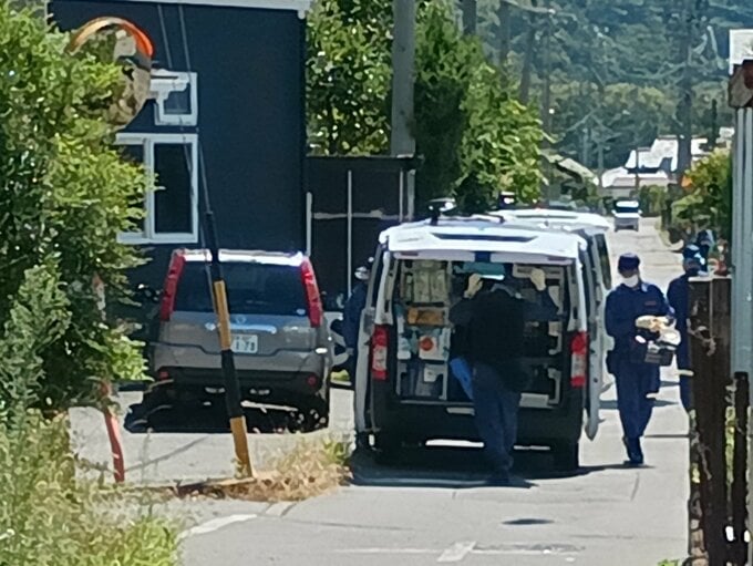 「殺すぞ」千曲市で強盗事件か　黒ずくめの男が60代女性にけん銃のようなものを突き付ける　事務所と住宅が併設された建物の住宅部分に男が侵入　現金を奪って車で逃走か　警察は強盗事件として逃げた男の行方追う　長野　|　SBC NEWS | 長野のニュース | SBC信越放送